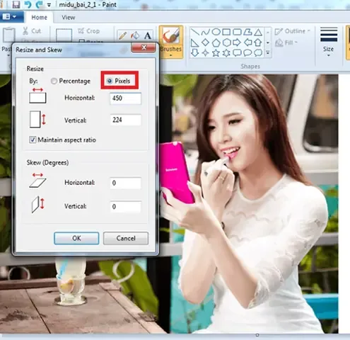 Thao tác di chuyển và căn chỉnh các lớp ảnh đã cắt ghép trên giao diện làm việc