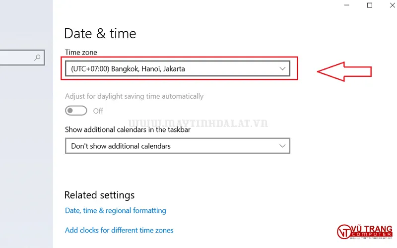 Khu vực cài đặt múi giờ trên Windows 10 với tùy chọn Set time zone automatically đang ở trạng thái Off và Time zone đang chọn UTC+07:00