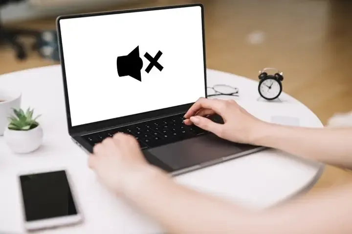 Giao diện cài đặt âm thanh Windows, hiển thị biểu tượng loa và thanh trượt âm lượng, minh họa cách kiểm tra mức âm thanh cơ bản trong allintitle:cách chỉnh loa máy tính lớn hơn.