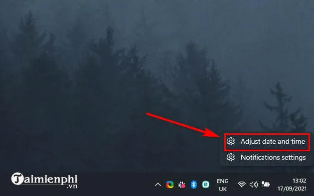 Chọn Adjust date/time từ menu ngữ cảnh của đồng hồ máy tính