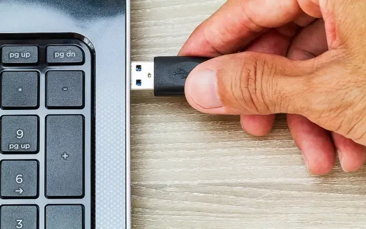 Minh họa quá trình allintitle:cách copy tài liệu từ máy tính vào usb bằng thao tác kéo thả File Explorer