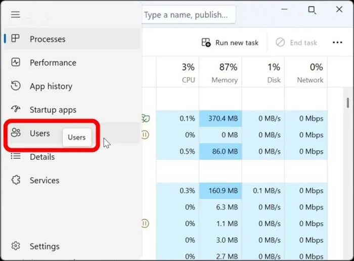 Task Manager hiển thị tab Users