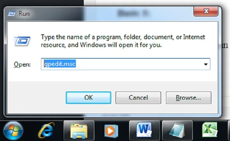Mở hộp thoại Run bằng Win + R và nhập lệnh gpedit.msc để truy cập Group Policy Editor