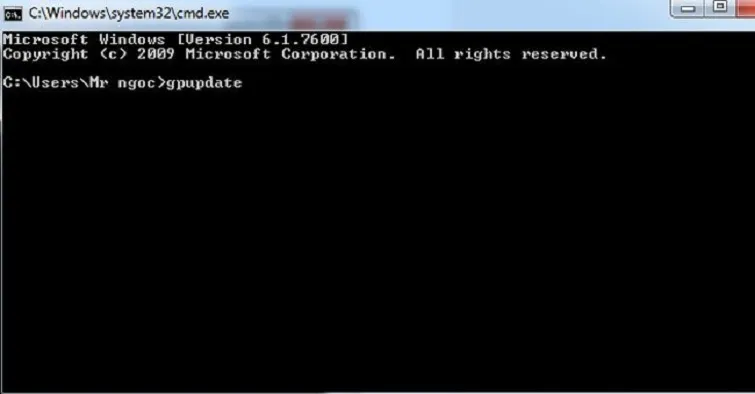 Thực thi lệnh gpupdate /force để cập nhật ngay lập tức các thay đổi chính sách đã được thiết lập