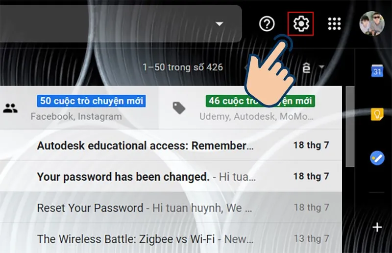 Mở Gmail và chọn biểu tượng Cài đặt.