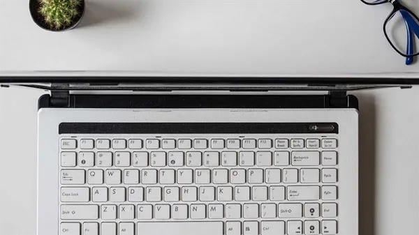 Minh họa việc thực hiện phím tắt windows và điều hướng hệ thống để thay thế thao tác chuột.