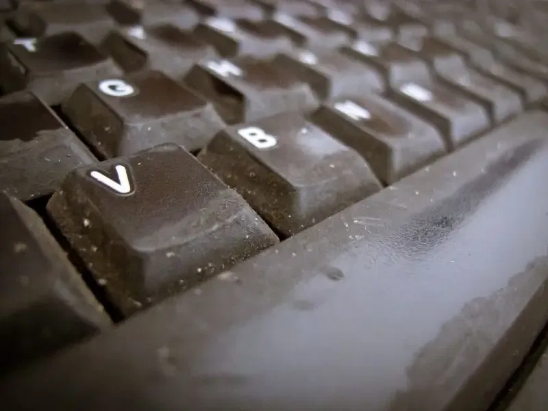 Cách lắp ráp bàn phím máy tính chi tiết từng bước cho người mới, mô tả quá trình gắn switch cơ học lên plate và PCB hot-swap.