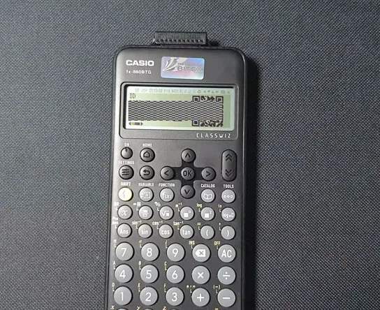 Màn hình Casio FX-880BTG hiển thị chuỗi ID 24 kí tự để kiểm tra hàng giả