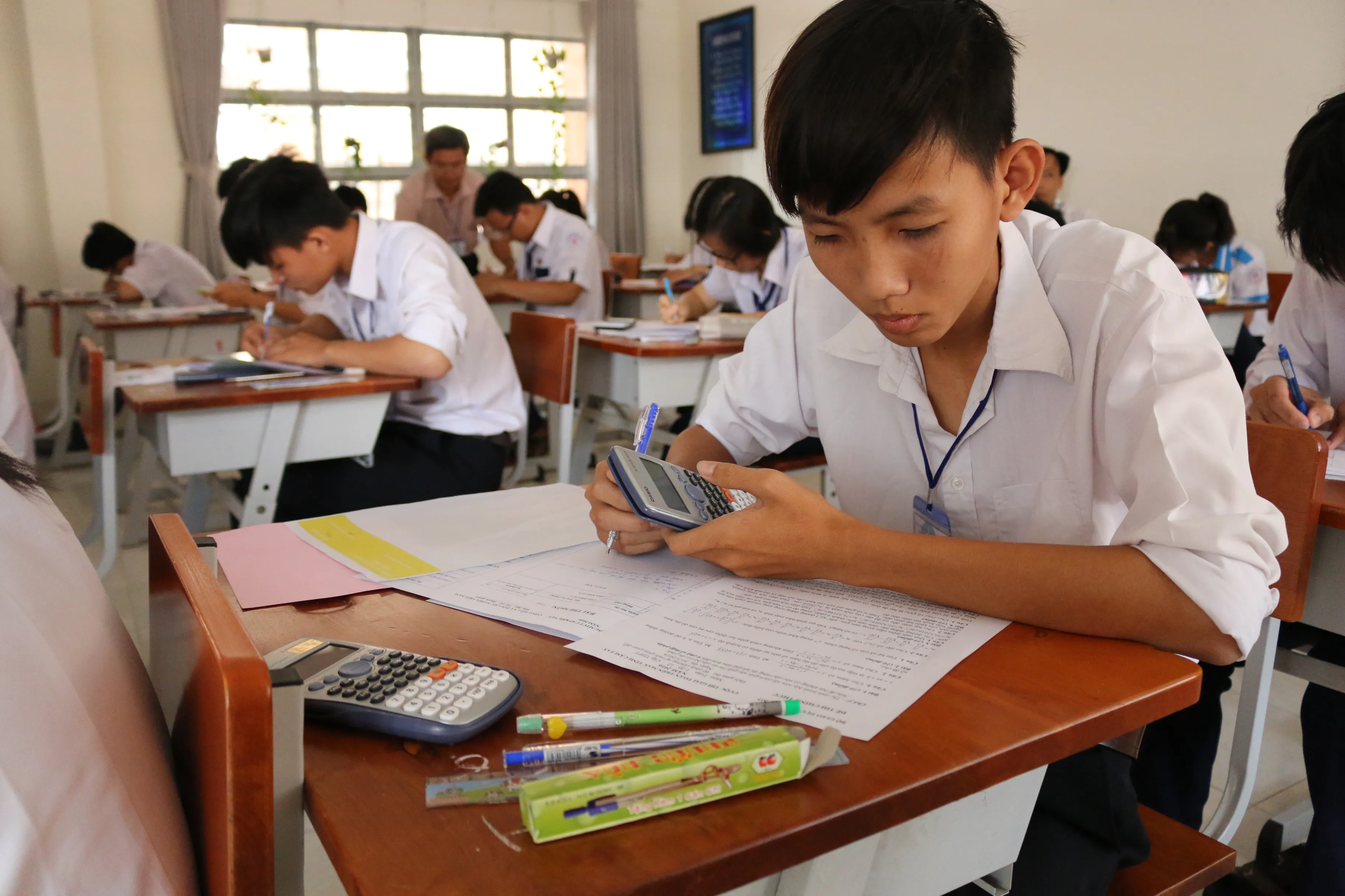 Hướng dẫn cách giải hệ phương trình và phương trình đa thức bằng máy tính Casio FX 570MS EQN Mode