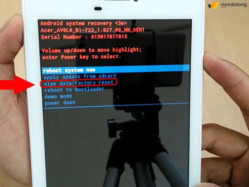 Chọn tùy chọn Wipe data/factory reset trong menu Android Recovery