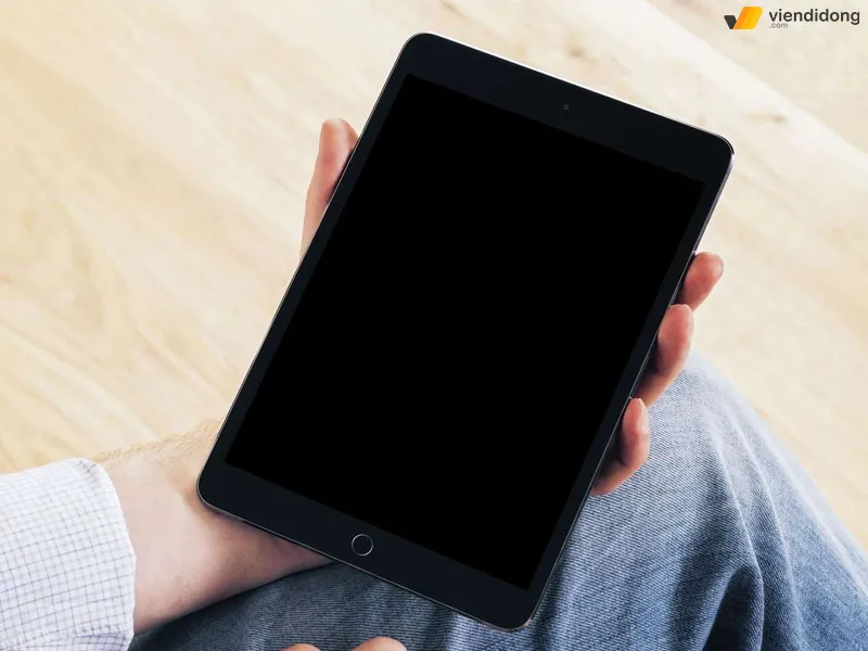 Thực hiện khởi động lại máy tính bảng bằng tổ hợp phím cứng