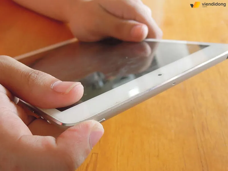 Tắt nguồn hoàn toàn máy tính bảng Android để vào chế độ Recovery