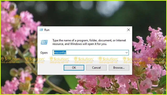 Giao diện hộp thoại RUN, nhập lệnh msconfig để mở System Configuration phục vụ việc quản lý các dịch vụ tự chạy khi mở máy tính
