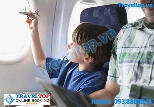 Bảng giá vé máy bay minh họa các thành phần cấu thành giá, bao gồm giá net và thuế phí sân bay, giúp người đọc nắm được cách tính tiền vé máy bay.