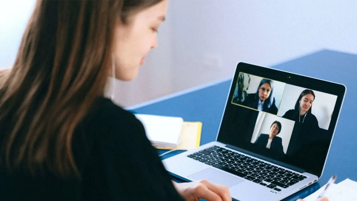 Tạo bộ sưu tập và tổ chức các hình nền ảo yêu thích để dễ dàng thay đổi.