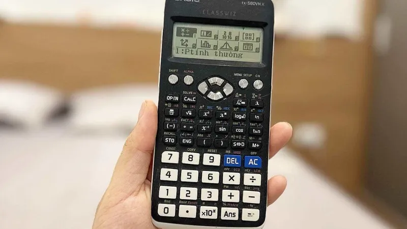 Màn hình hiển thị phương trình đa thức và cách nhập dấu bằng ALPHA CALC khi tìm x trên máy tính Casio FX 580VNX