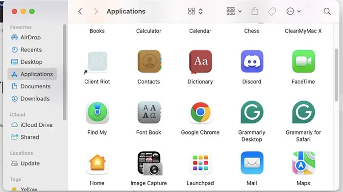 Kéo thả biểu tượng Chrome vào thư mục Applications để cài đặt trên Macbook