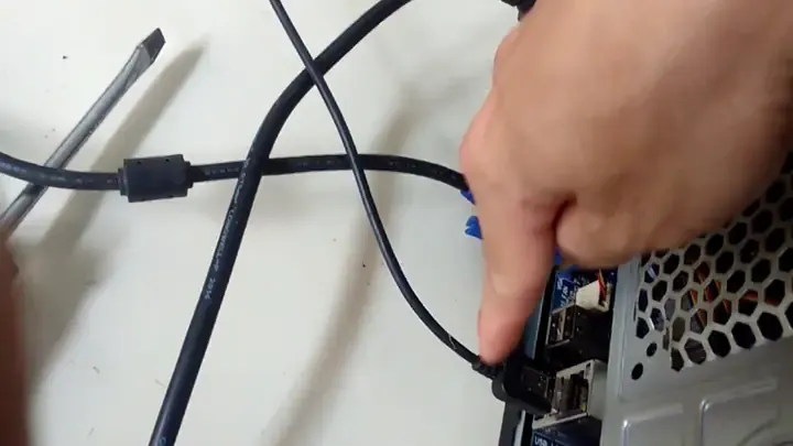 Cấu trúc bên trong máy tính cây hiển thị các linh kiện Mainboard CPU RAM, minh họa các nguyên nhân lỗi khởi động PC