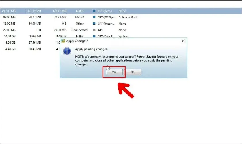 Chọn Yes để xác nhận thực hiện việc chia lại ổ đĩa trên Win 11