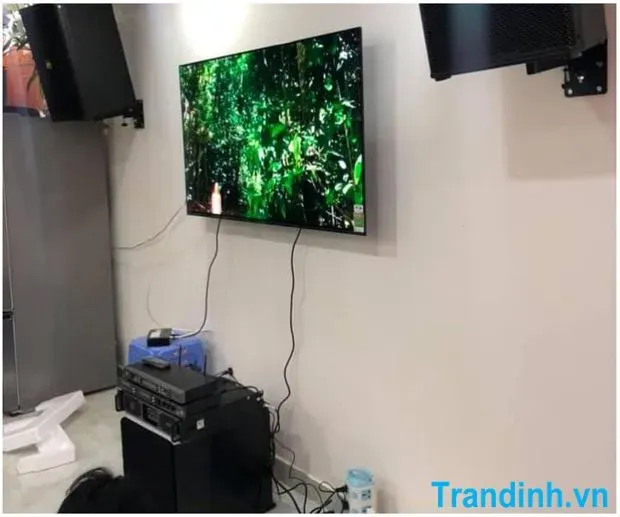 Phân tích giá thành Tivi OLED Sony và LG dựa trên phân khúc sản phẩm