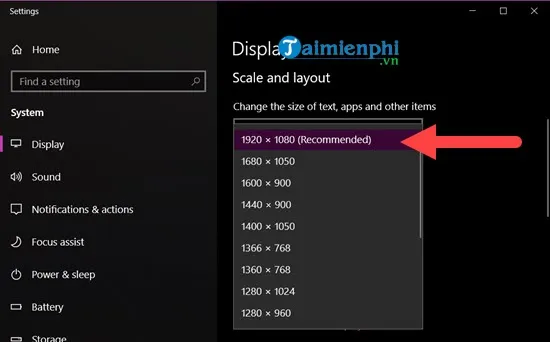 Giao diện Display Settings Windows 10 nơi người dùng thay đổi độ phân giải màn hình