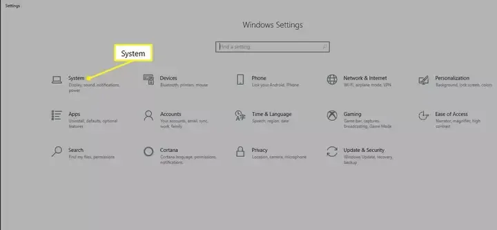 Hộp thoại System Properties, nơi người dùng cần nhấn "Change settings" để cấu hình hệ thống và thay đổi tên PC
