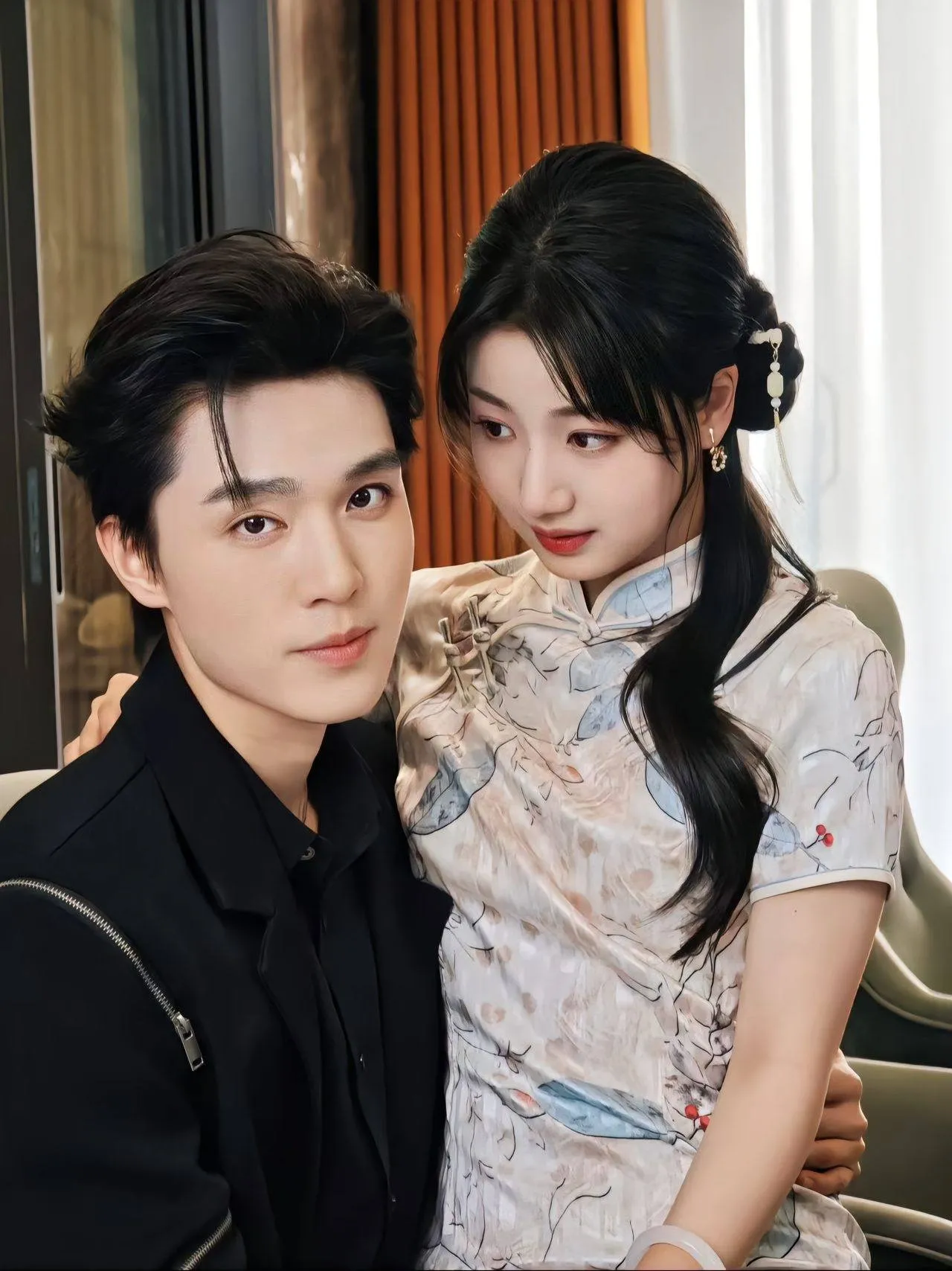 Tình yêu đôi khi không chỉ là duyên phận, mà còn là cuộc giành giật dịu dàng giữa hai trái tim cùng hướng về nhau