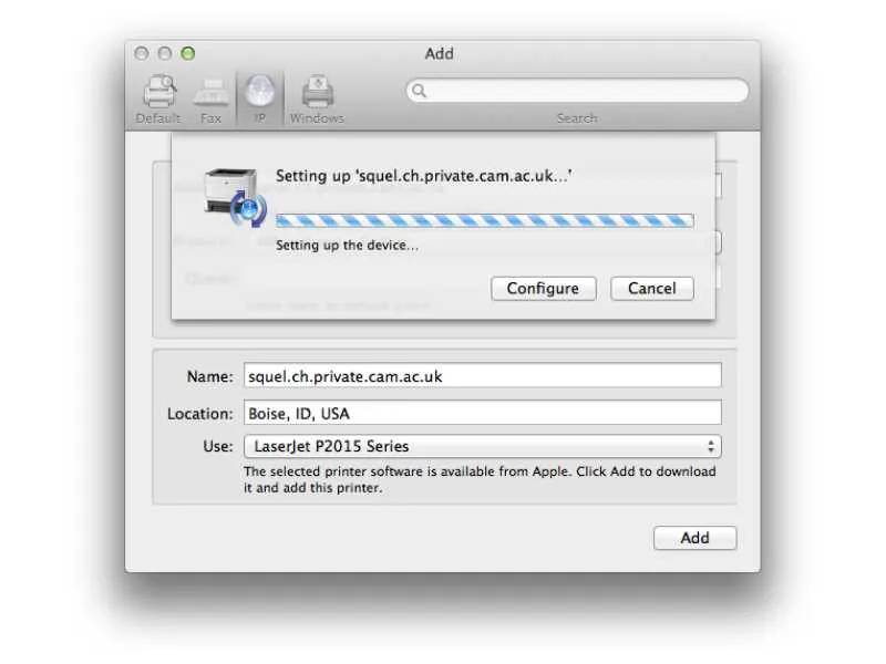 Kết nối máy in vật lý với laptop MacBook thông qua adapter chuyển đổi từ USB Type-A sang USB Type-C.