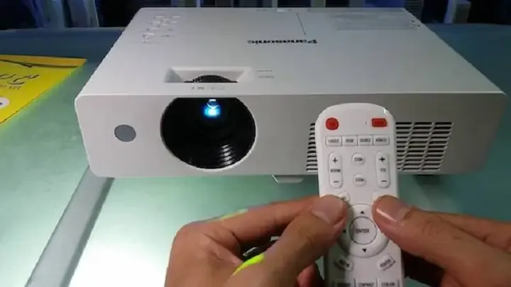 2kết Nối Máy Tính Với Máy Chiếu Qua Dây Cáp Vga