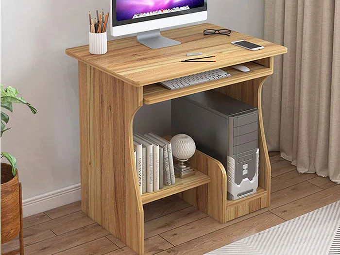 Sắp xếp thiết bị máy tính cân bằng trên bàn