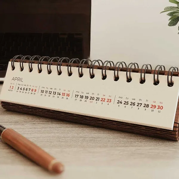 Lịch để bàn làm vật trang trí và công cụ theo dõi lịch trình làm việc hiệu quả