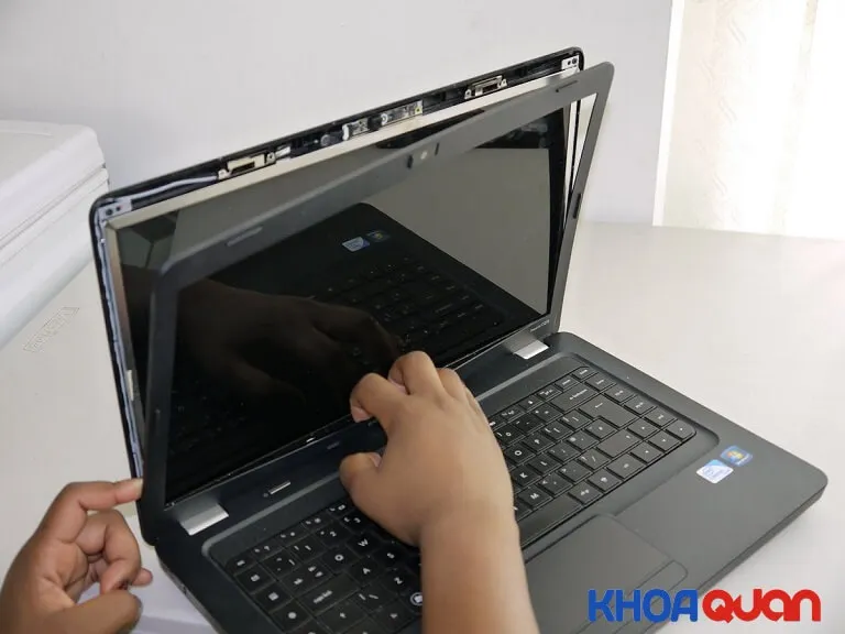 Đem laptop đến trung tâm bảo dưỡng và sửa chữa uy tín khi nghi ngờ lỗi phần cứng