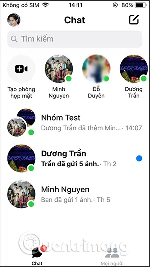 Giao diện nhóm chat Messenger trên điện thoại di động trước khi rời nhóm