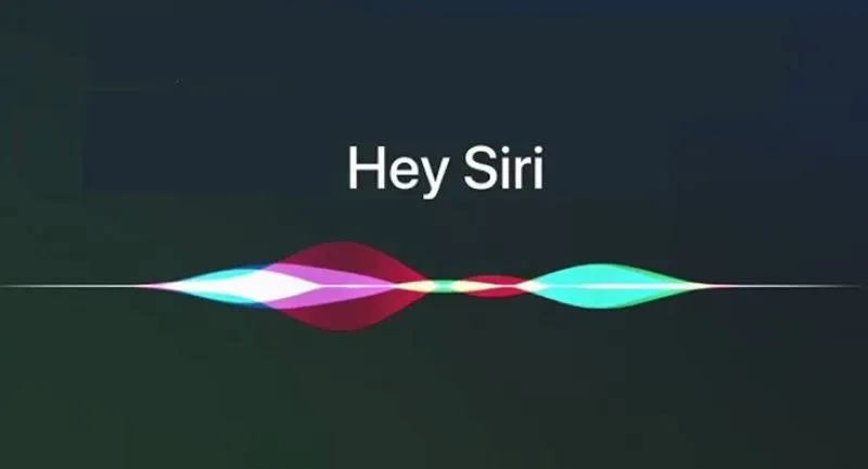 Người dùng bấm và giữ nút Home để kích hoạt Siri trên iPad bị khóa