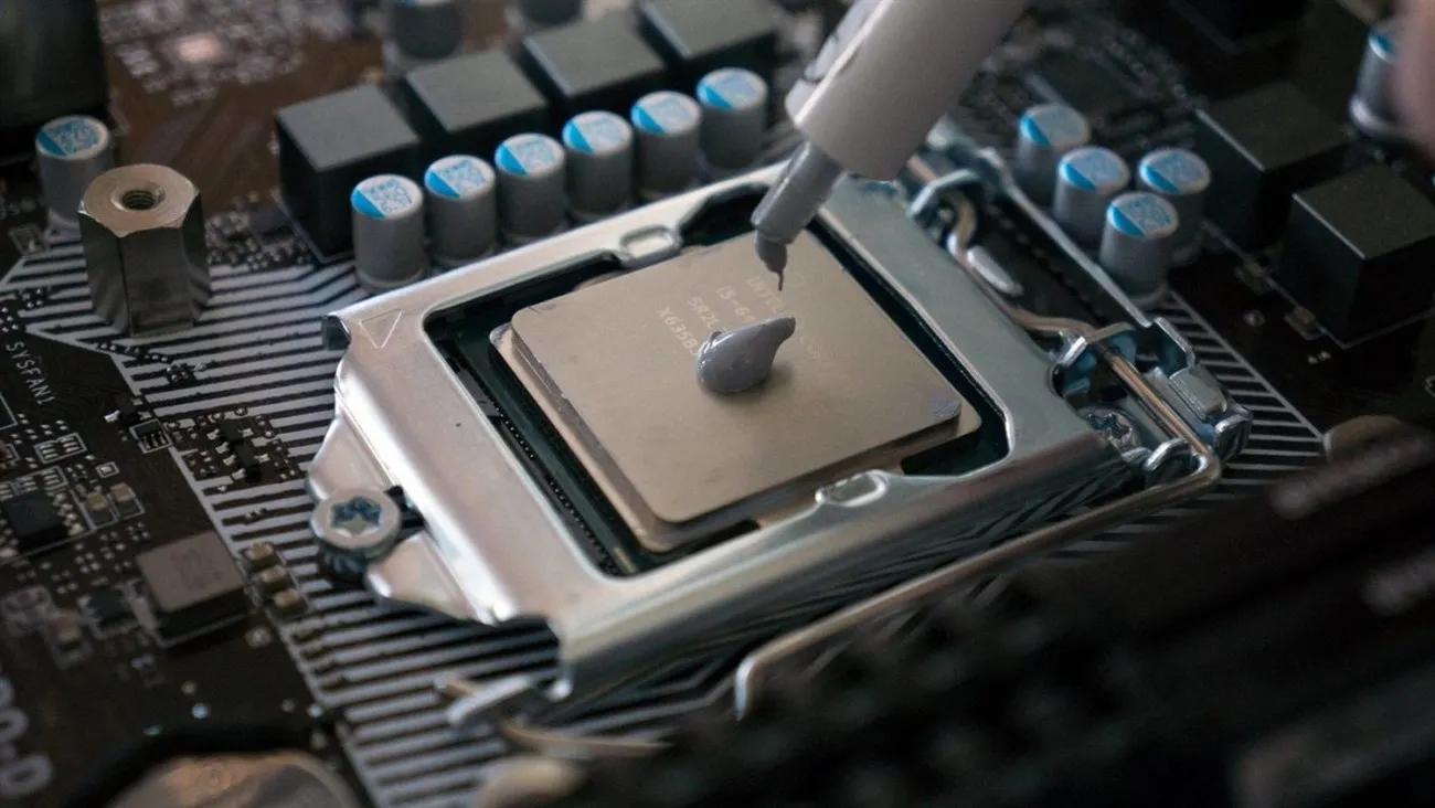Nên tra keo tản nhiệt cho CPU đúng cách để đảm bảo hiệu quả làm mát