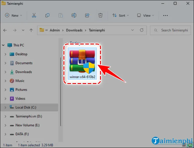 Cấp quyền quản trị và khởi động trình cài đặt WinRAR trên máy tính Windows.