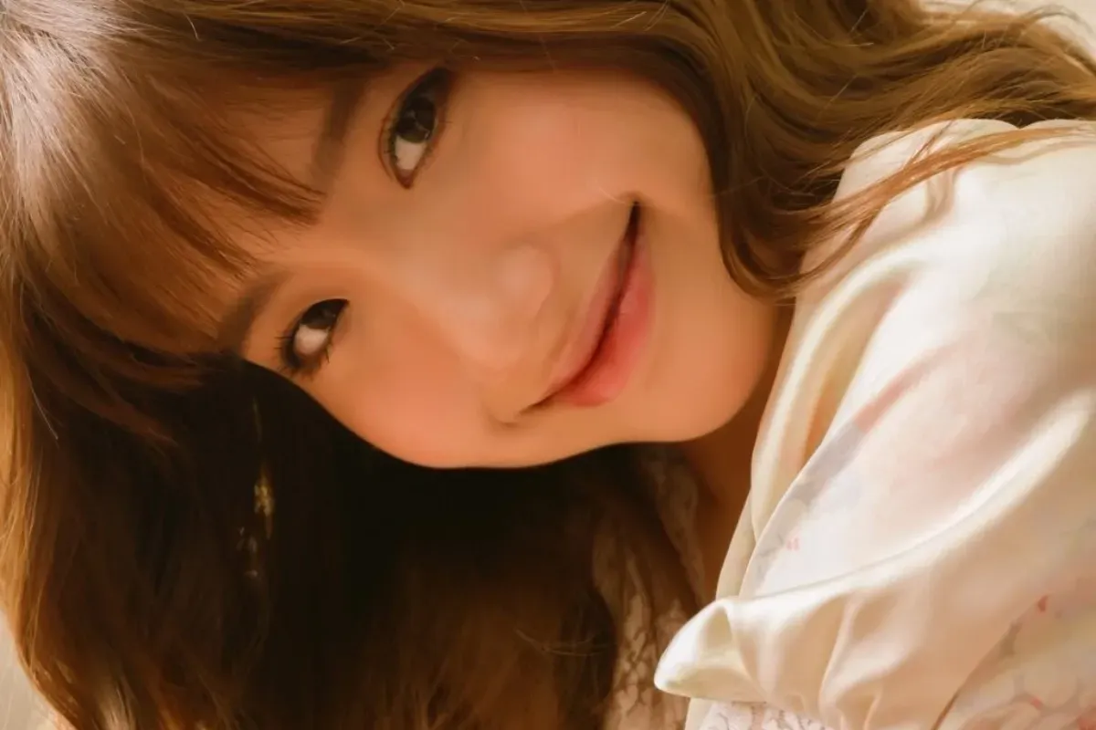 Lê Thị Khánh Huyền tương tác với người hâm mộ trên mạng xã hội