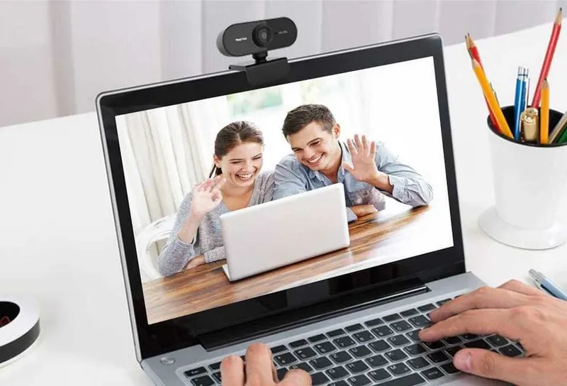 Micro Tích Hợp Trên Webcam Rời Dùng Để Chat Voice
