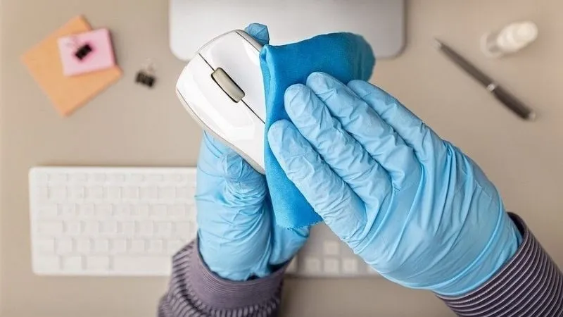 Cách vệ sinh chuột không dây