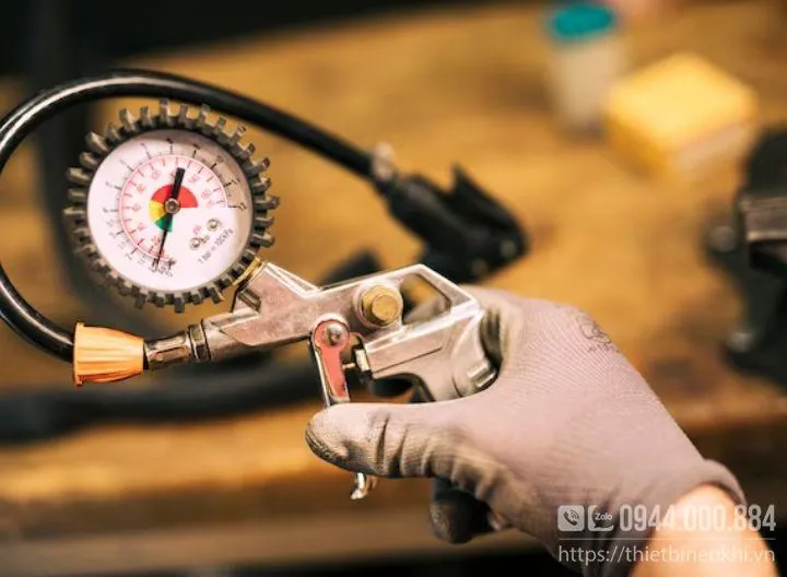 Các Yếu Tố Kỹ Thuật Quan Trọng Ảnh Hưởng Đến Hiệu Suất Và Công Suất Thực Tế Của Máy Nén Khí