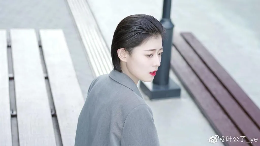 Diệp Công Tử với vẻ ngoài trung tính đầy sức hút trên TikTok