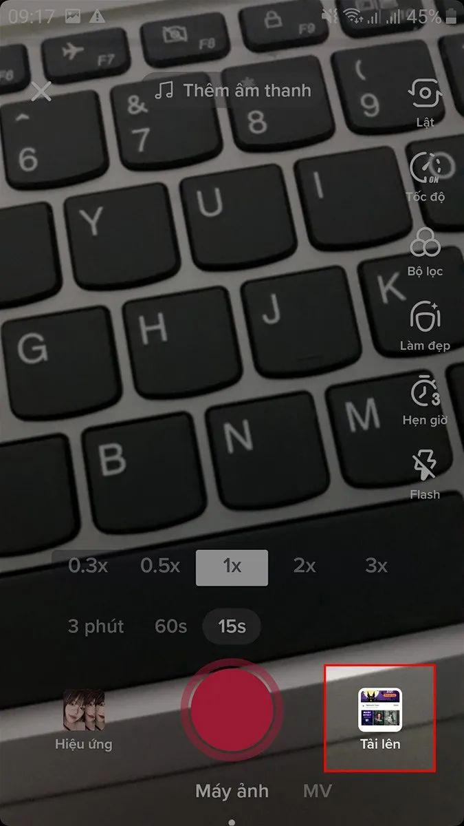 Chọn tùy chọn Tải lên trong giao diện tạo video TikTok