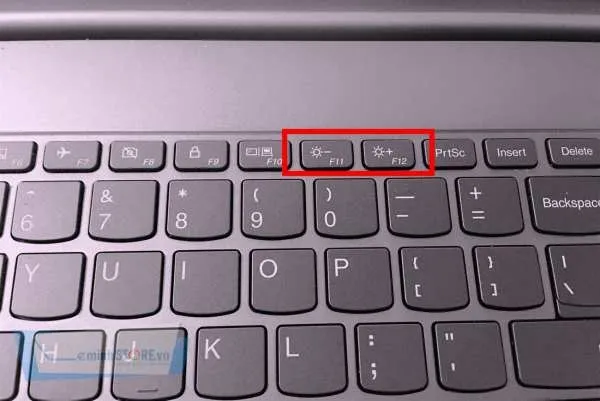 Tăng độ sáng bằng phím tắt Fn + F5/F6 hoặc F11/F12