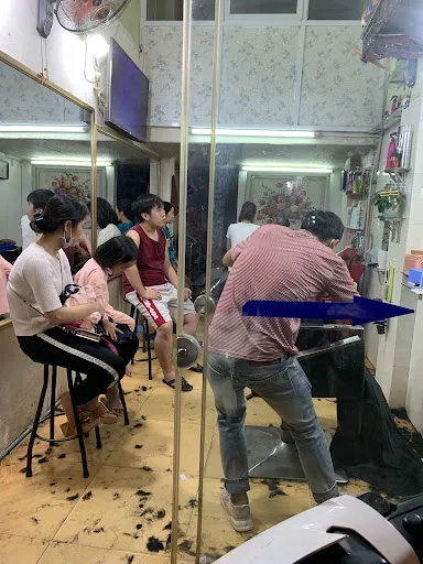 Tiệm hớt tóc nam Tả Thanh Oai cẩn thận