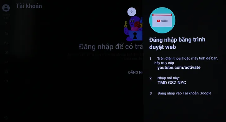 Màn hình Smart TV hiển thị mã kích hoạt tài khoản YouTube
