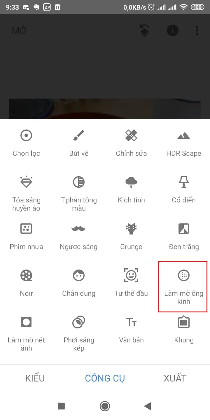 Tại tab Công cụ, chọn Làm mờ ống kính
