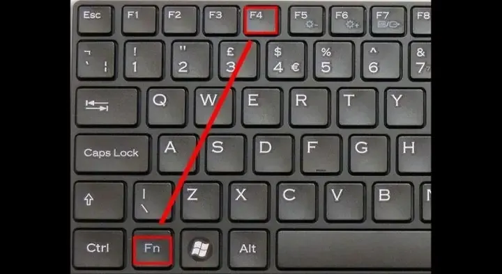Người dùng đang nhấn tổ hợp phím Ctrl Shift Esc để mở Task Manager khắc phục lỗi không tắt được máy tính xách tay