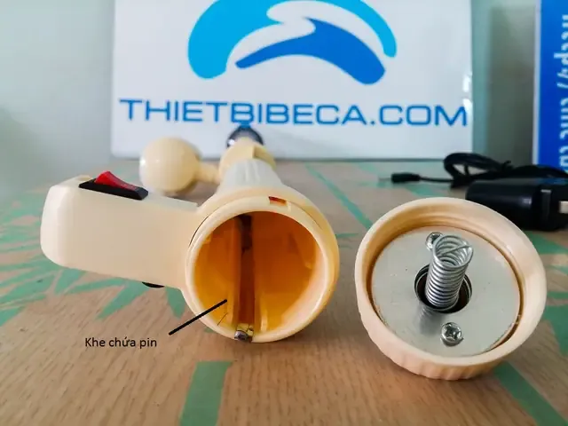 Cách thực hiện mồi nước siphon để hút cặn bẩn trong bể cá