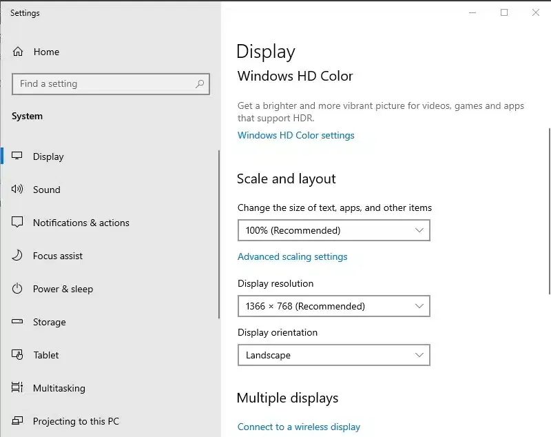Giao diện Display Settings của Windows 10/11, nơi người dùng có thể điều chỉnh độ sáng, Night light, và các tùy chọn hiển thị khác