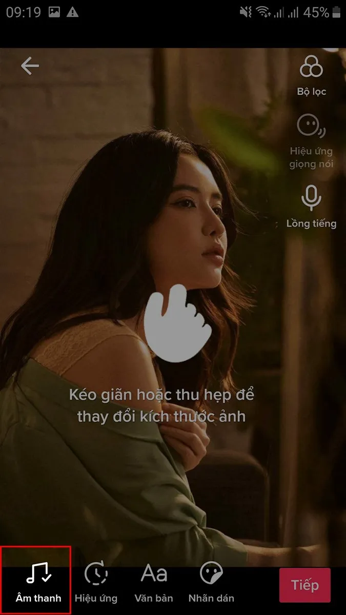 Chọn mục Âm thanh để truy cập kho nhạc TikTok